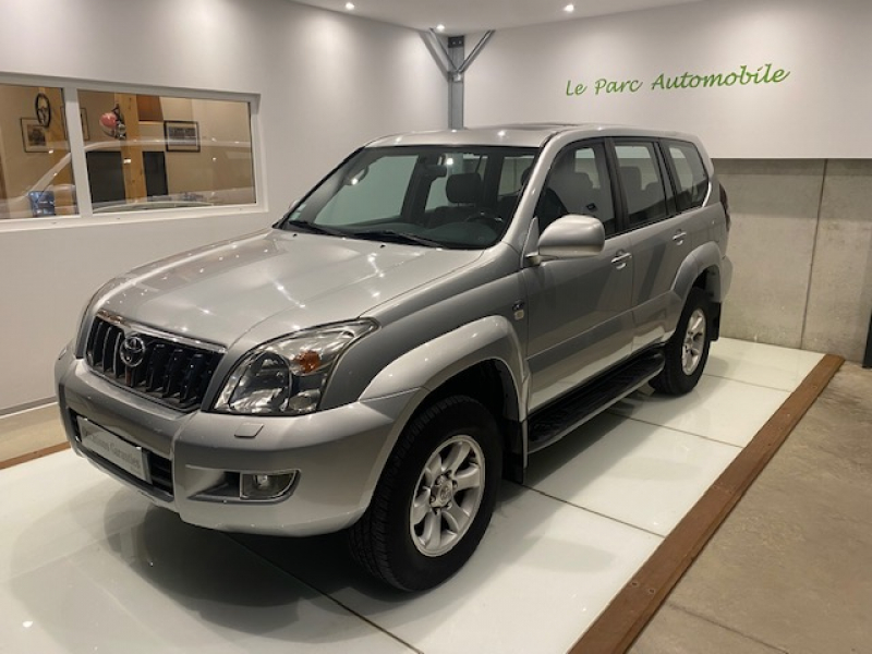 TOYOTA LAND CRUISER (KDJ120) 163 D-4D VX 8 Places BVA 5 Portes